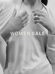 Damenmode Pre Sale – 20 % Rabatt. Frau trägt eleganten Strickpullover mit passender Strickjacke. Moderner Look, jetzt reduziert.