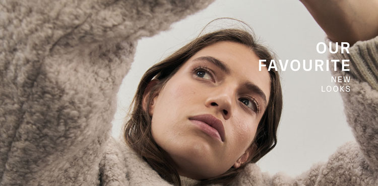 Favourite New Look Eine Frau in lässiger Pose trägt eine beige Teddyjacke. Text: Favourite New Look