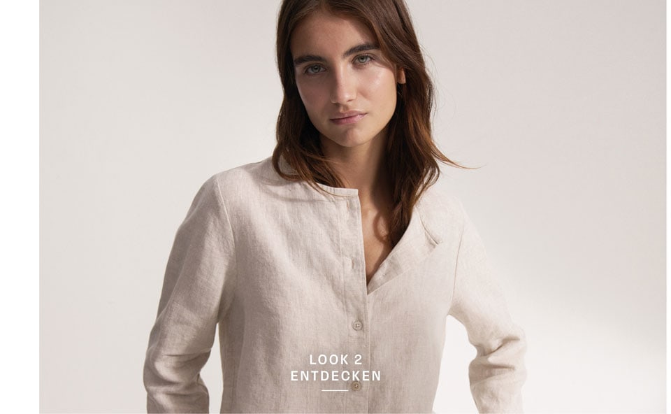 Look 2 entdecken: Our Favourite New Looks: Frau im hellen Linen Outfit aus Hemd und Hose, reduziert präsentiert – zeitloser Sommerlook zum Nachstylen.