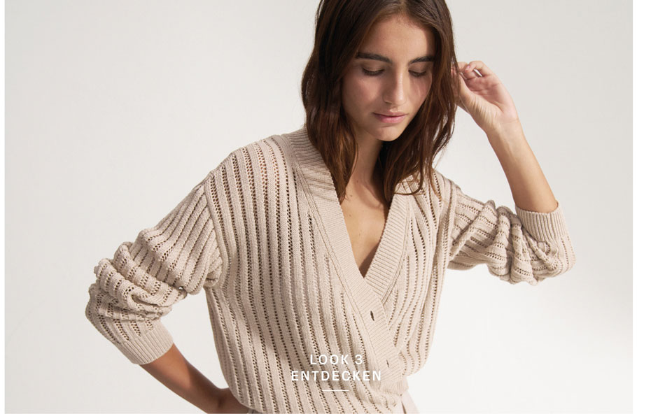 Look 3 entdecken: Our Favourite New Looks: Frau in feiner Strickjacke mit Midishorts, modern und reduziert inszeniert – eleganter Sommerlook zum Nachstylen.