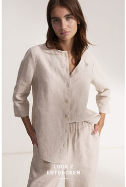 Look 2 entdecken: Our Favourite New Looks: Frau im hellen Linen Outfit aus Hemd und Hose, reduziert präsentiert – zeitloser Sommerlook zum Nachstylen.