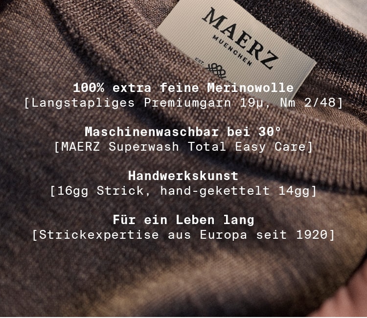 MERINO SUPERWASH ROOTS: Detailansicht eines Strickmodells aus 100 % extrafeiner Merinowolle mit Informationen zu Easy Care, Handwerkskunst und europäischer Strickexpertise.