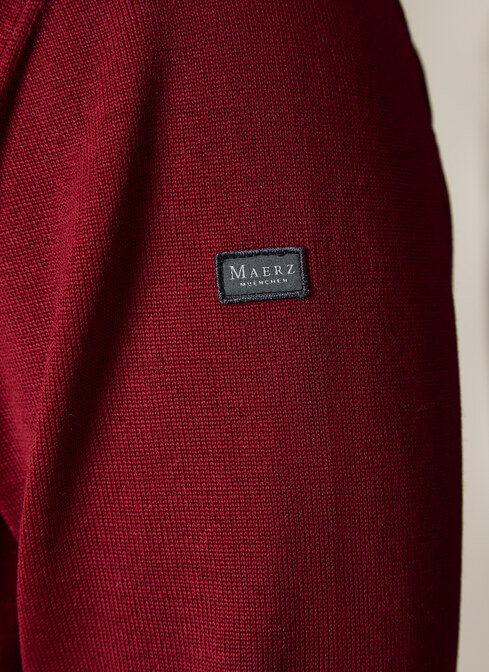 Pullover width=