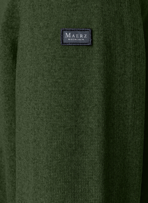 Pullover width=