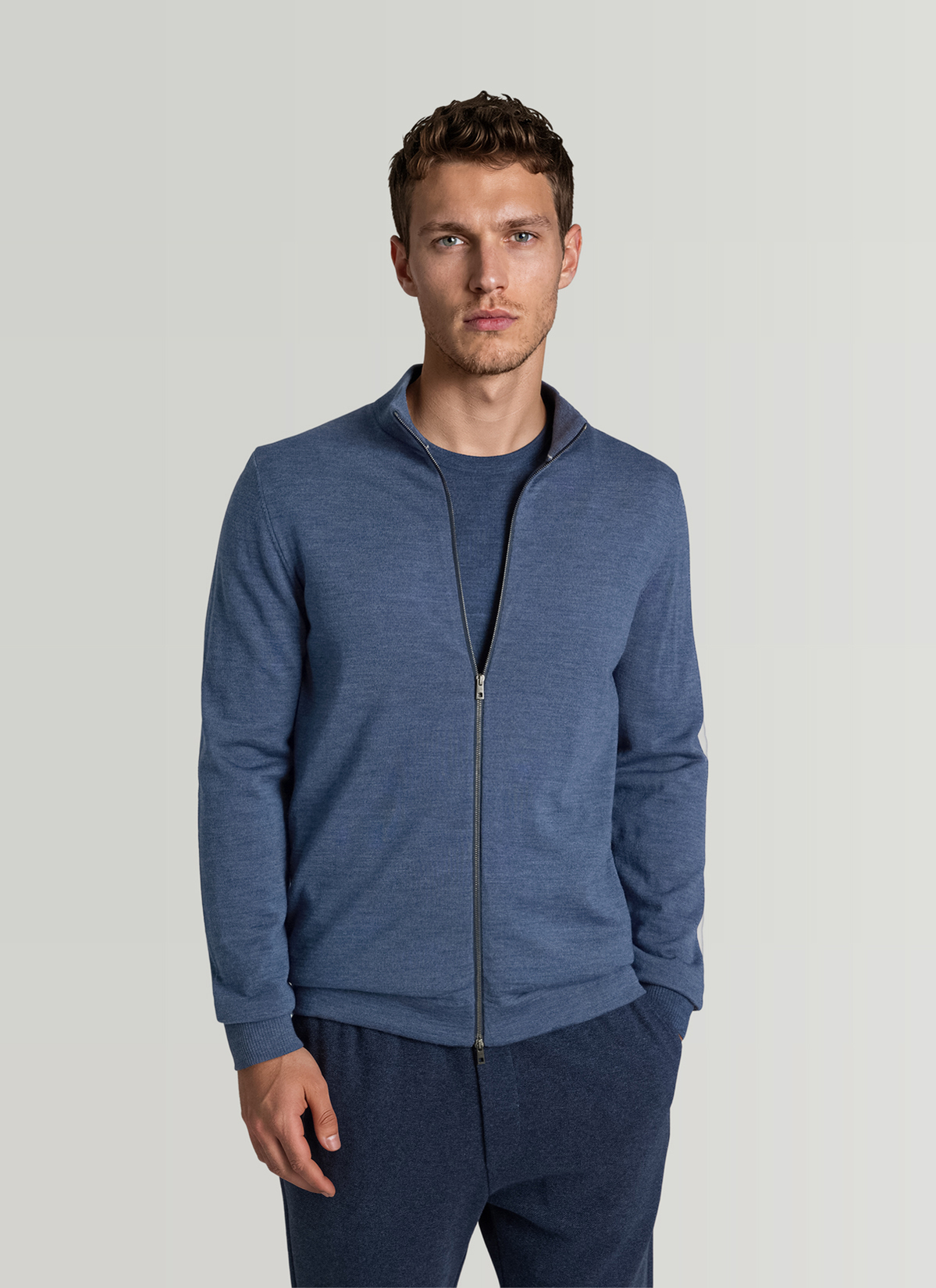 Strickjacke Zip 1/1 Arm, Nimes Blue Frontansicht
