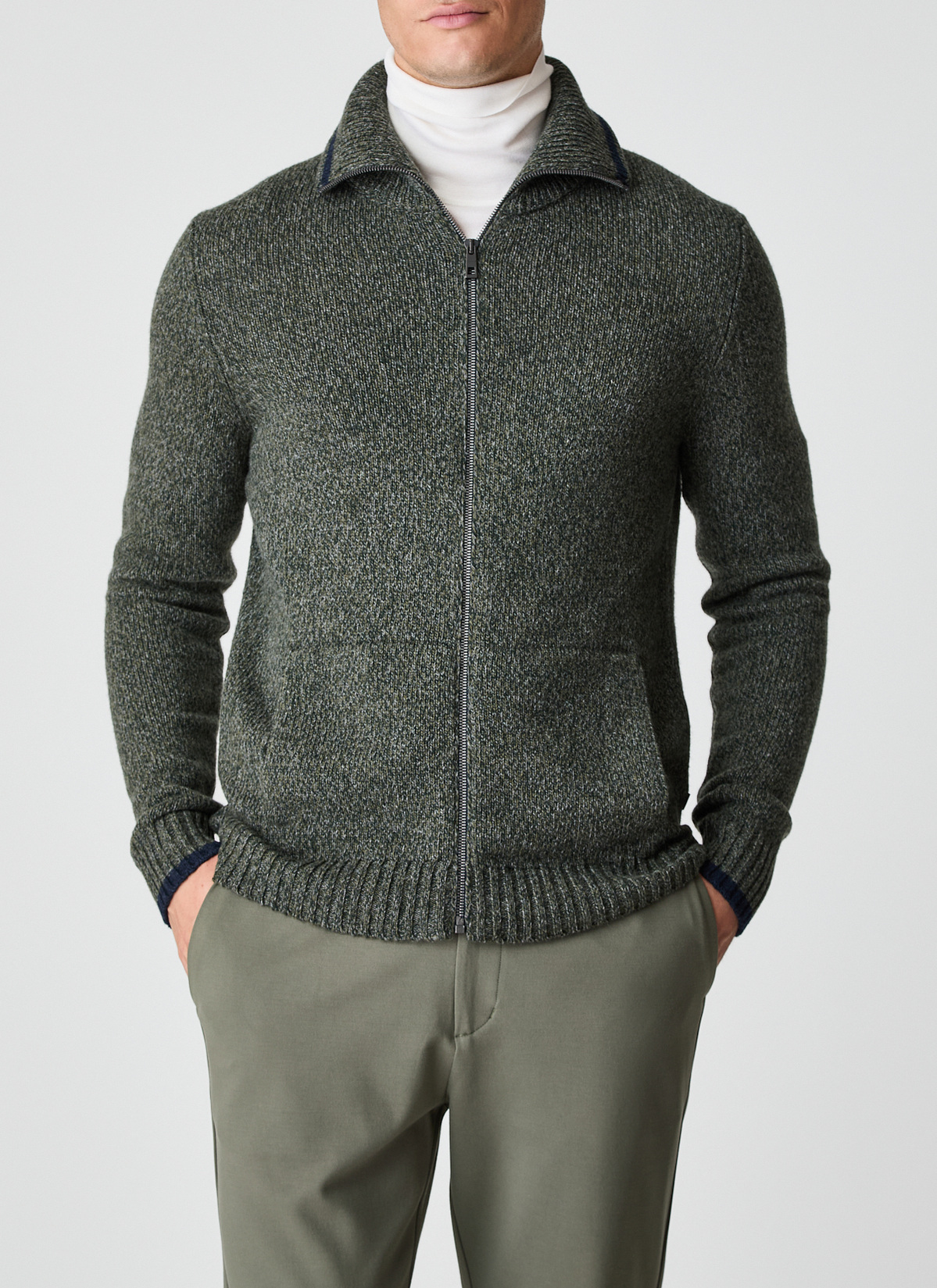 Strickjacke Zip 1/1 Arm, Dark Moss Frontansicht