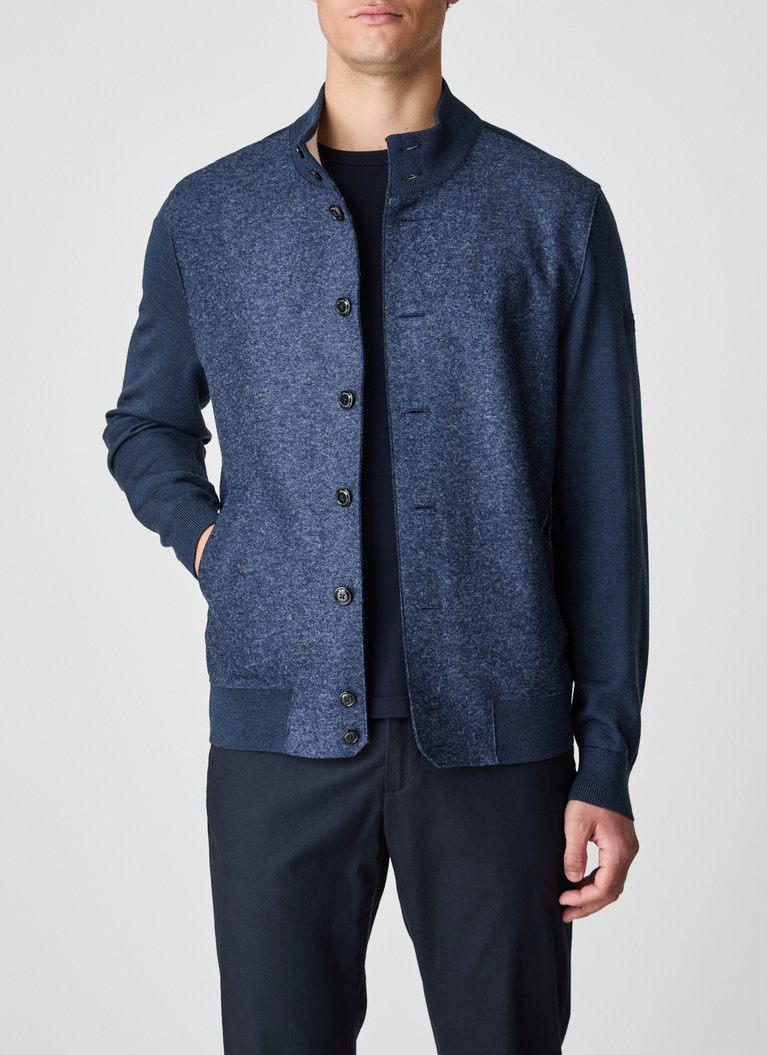 StrickjackeNightfall Blue Frontansicht