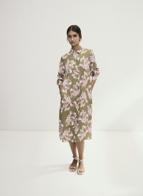 Kleid width=