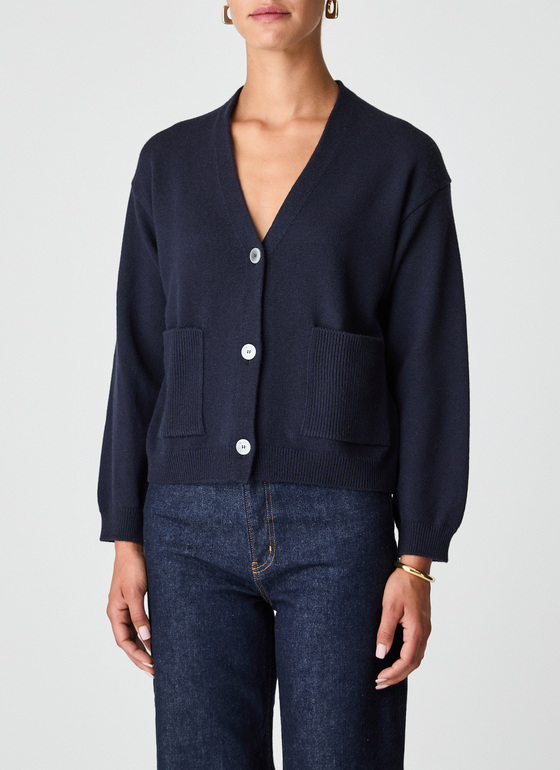 Strickjacke Navy Frontansicht