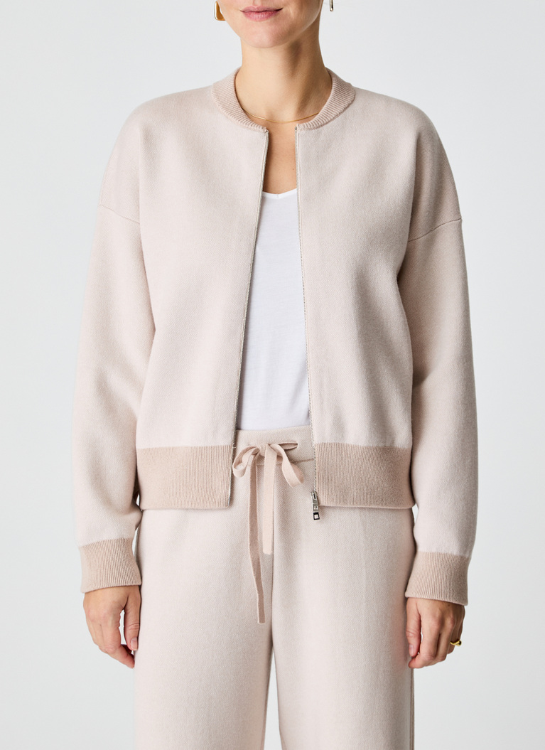 StrickjackeSand Frontansicht