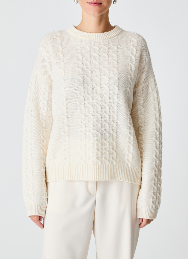 RundhalspulloverNew White Frontansicht